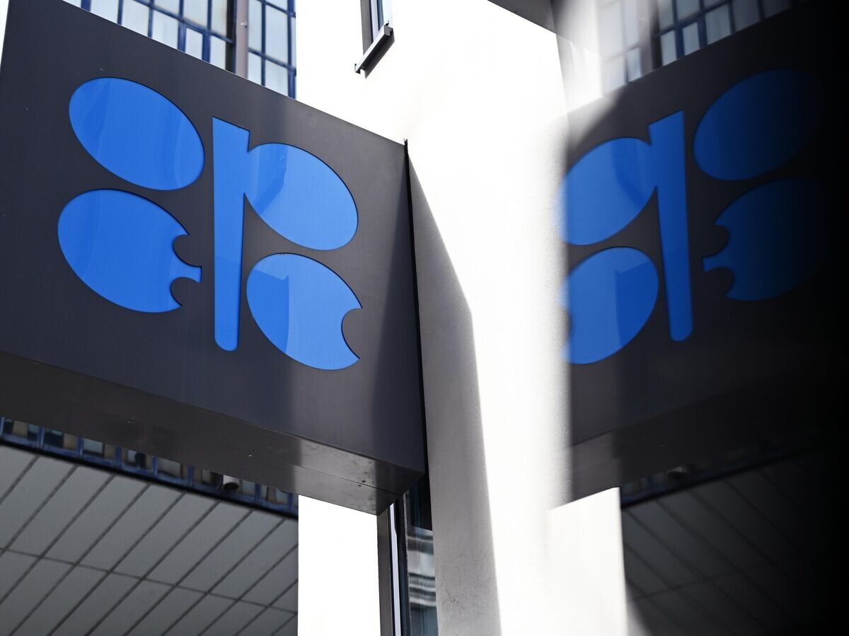    Логотип Организации стран — экспортеров нефти (ОПЕК) на здании штаб-квартиры организации в Вене© РИА Новости . Алексей Витвицкий