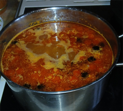 Вот она варится, красивая и ароматная такая...