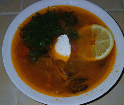 А вот она уже готовенькая, осталось только взмахнуть ложкой !