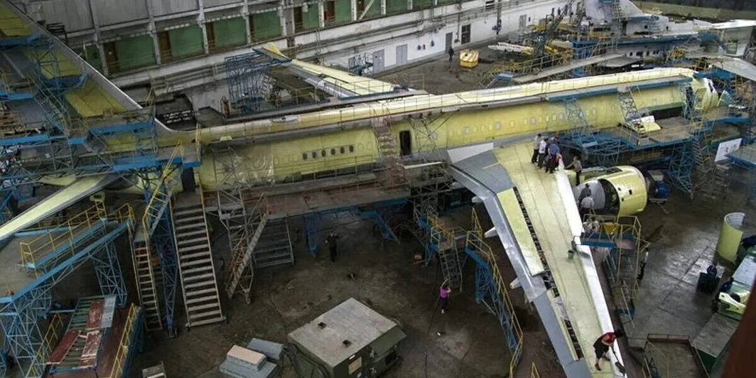 Несгибаемый Ту-214: либералы били – не добили, "эффективные менеджеры" воровали - подавились