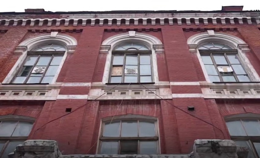    Изысканы средства на ремонт здания бывшего авиационного техникума в Саратове