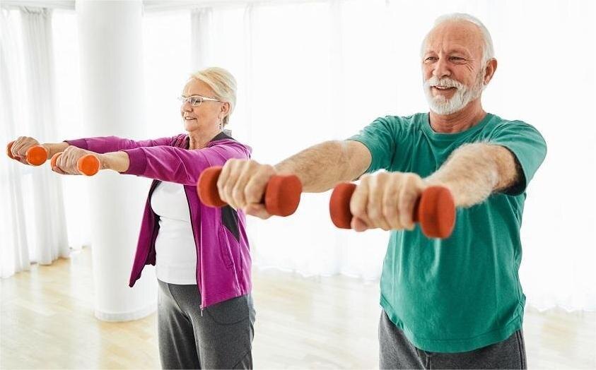 Как безопасно поддерживать физическую активность в пожилом возрасте