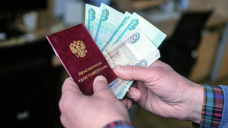 "Пенсионер заработал в интернете 500 рублей, а соцзащита потребовала вернуть 40 тысяч доплаты к пенсии"