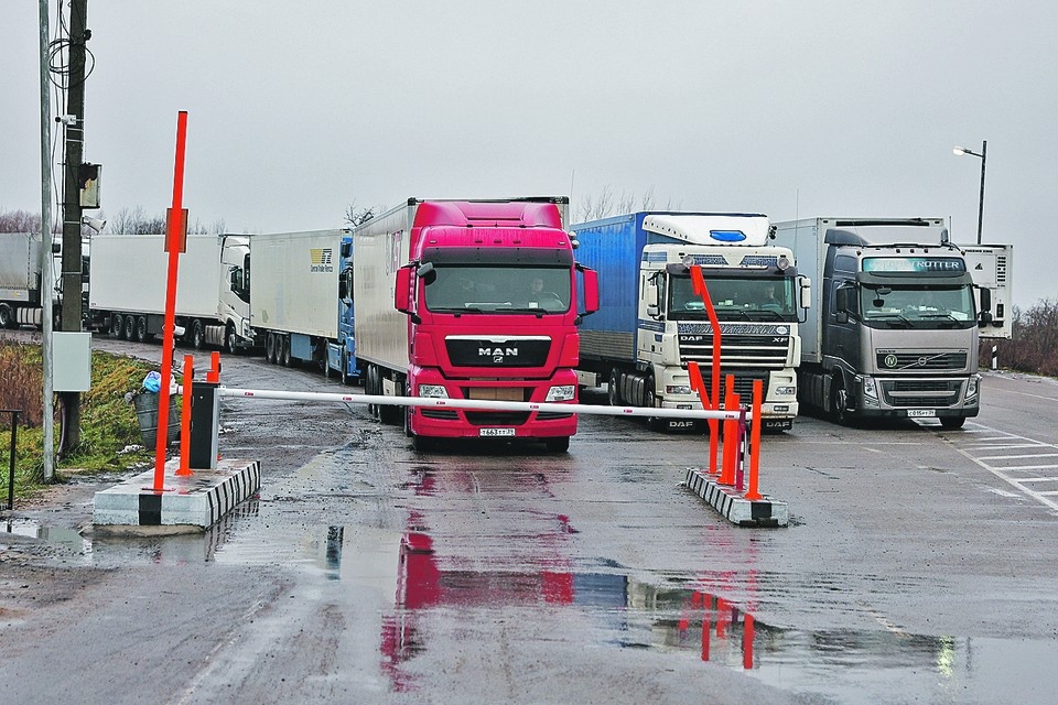    Облегчение пересечения пунктов пропуска автомобилей - хорошая новость для развития туризма. Алексей БУЛАТОВ