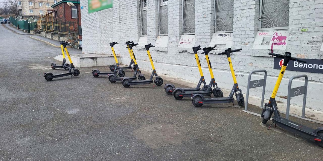 «Полностью запрещать неправильно»: как депутаты Приморья намерены регулировать электросамокаты