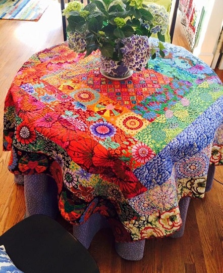 Скатерти в лоскутных техниках. Подборка полезная.