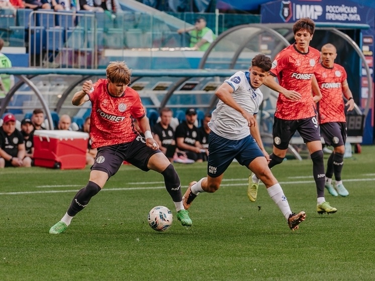     Тольяттинцы и самарцы занимают девятое и 12 места в РПЛ с 21 и 17 очками соответственно. Фото: Злата Машницкая/ФК «Акрон»