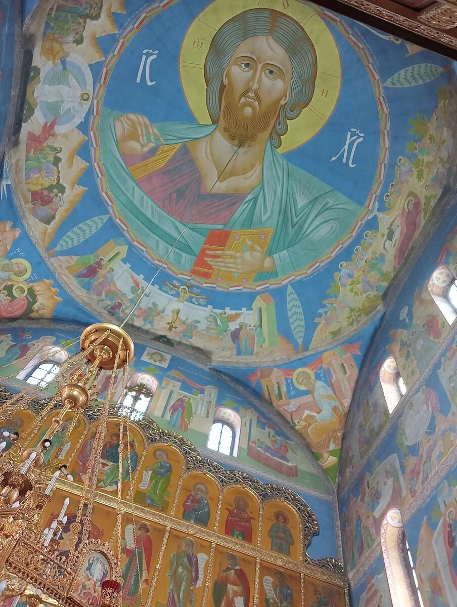 Свод храма святого целителя Пантелеимона в Екатеринбурге