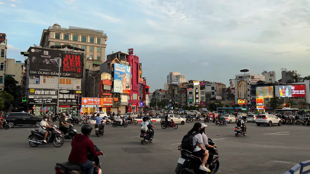 Дорожное движение на улицах Вьетнама. Фото автора