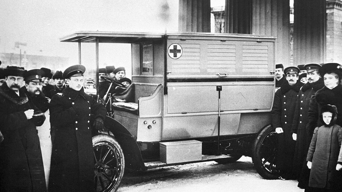 Авторство фото - https://iz.ru/1663091/arsenii-zamostianov/doktor-edet-kak-v-rossii-poiavilas-skoraia