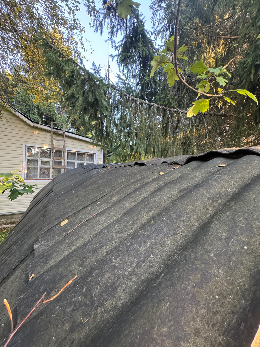 Резиновй шифер на кровле навеса для автомобиля. Подмосковье. Срок службы плюс 40 лет.