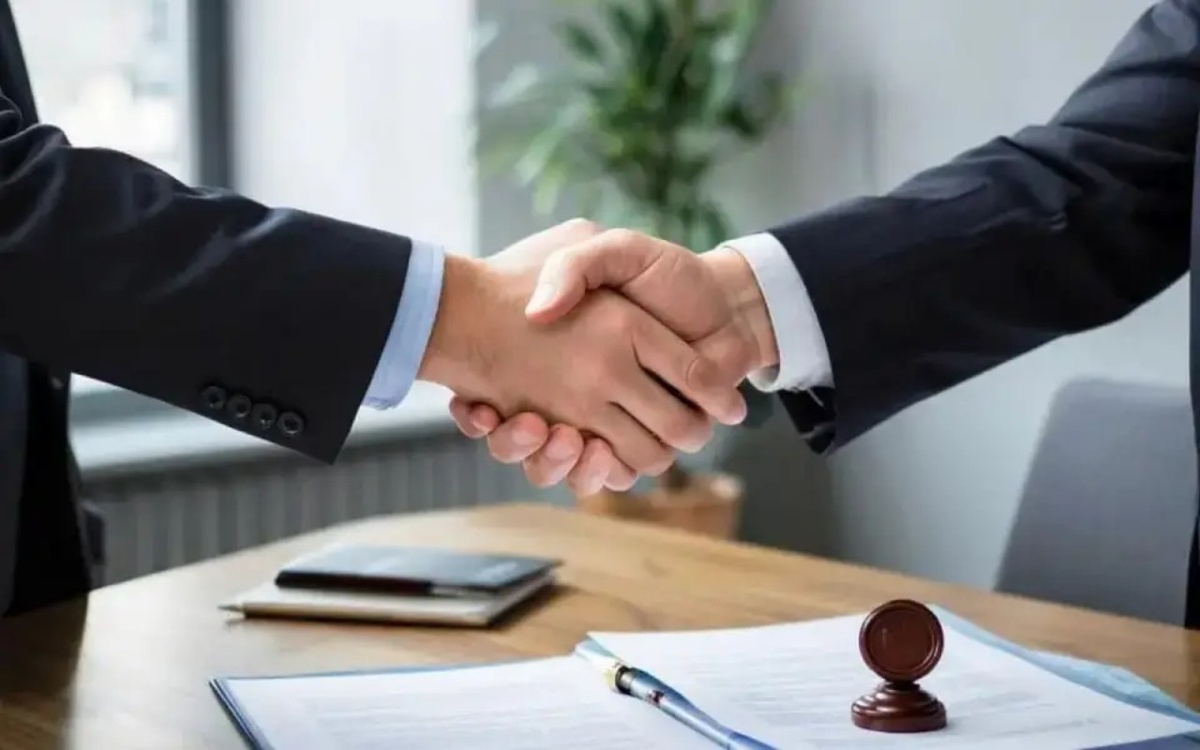    Глава совета директоров ГК «Дело» выкупит долю «Росатома» в группе Фото – GigaChat