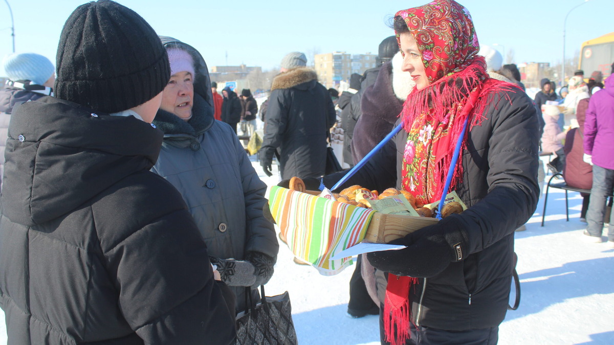     Ребятню и взрослых угостили бубликами и калачами. Фото: Николай Вишняков.