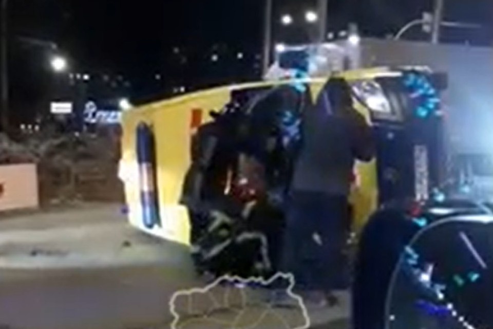    В машине скорой был тяжелый пациент. Фото: соцсети.