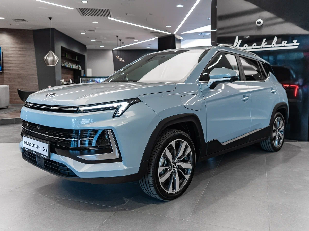 А вот и "Москвич". Даже в российском автопроме среди автомобилей присутсвует "демографическая" агрессия