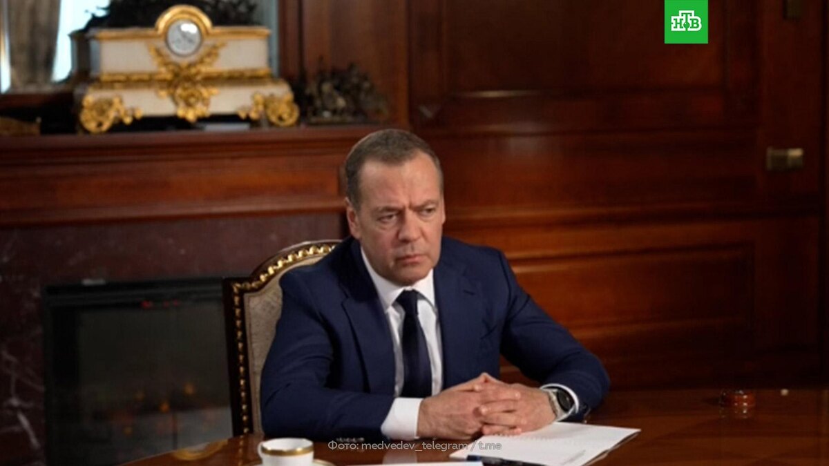    «Аннушка уже пролила масло»: Медведев — об участи Зеленского