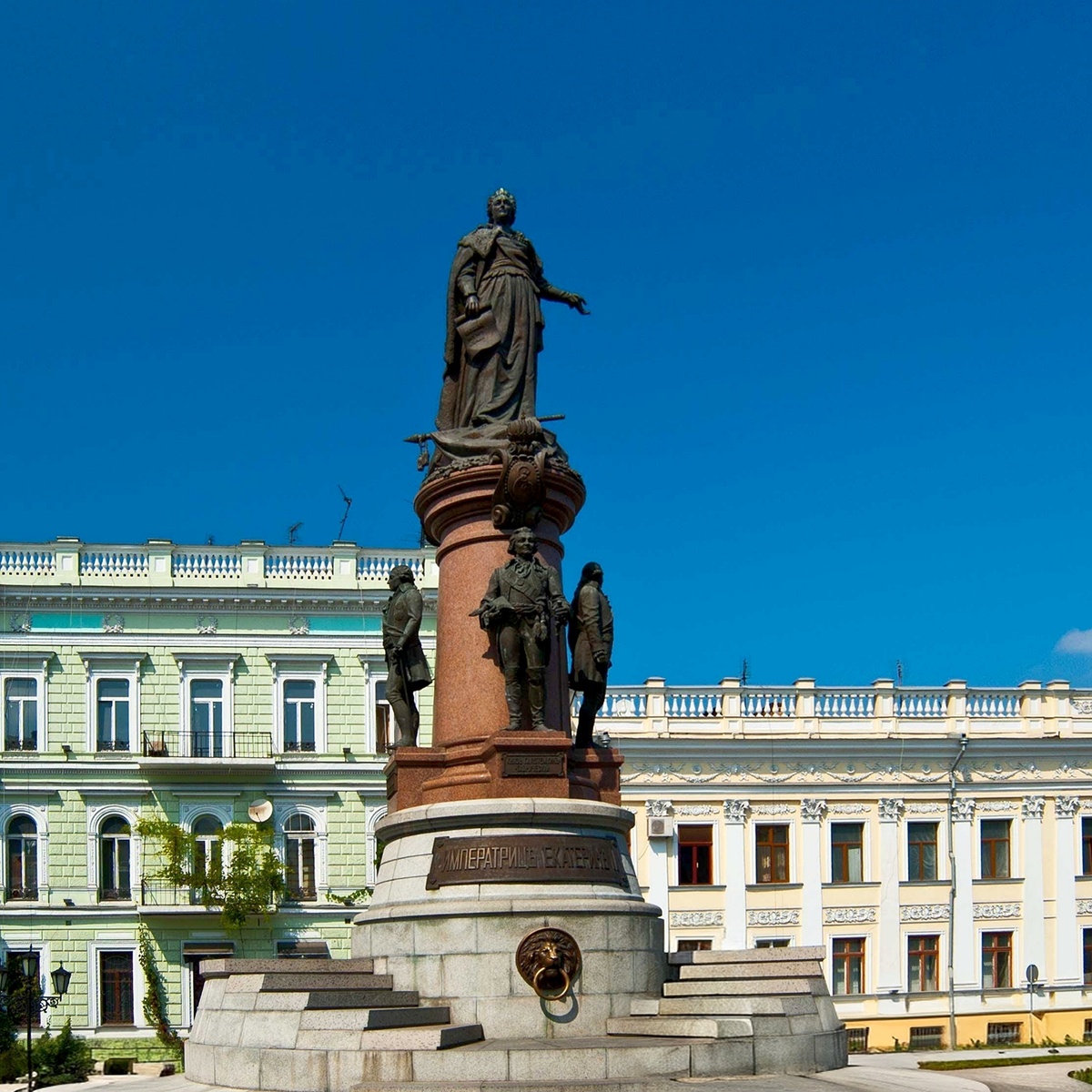 Памятник основателям города...ныне не существует. Фото из интернета в свободном доступе, отредактировано мной в фоторедакторе.