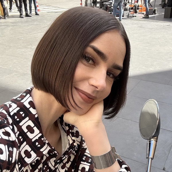     Лили Коллинз станет Одри Хепберн в фильме о фильме «Завтрак у Тиффани»