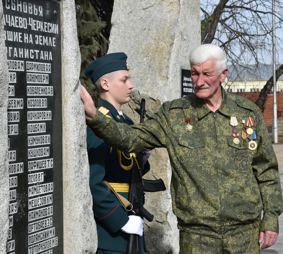Вспоминая минувшие дни. Фото Светланы ОСЕЦКОЙ.