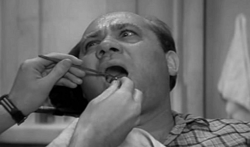 Кадр из фильма «Тридцать три» (1965). Скриншот.