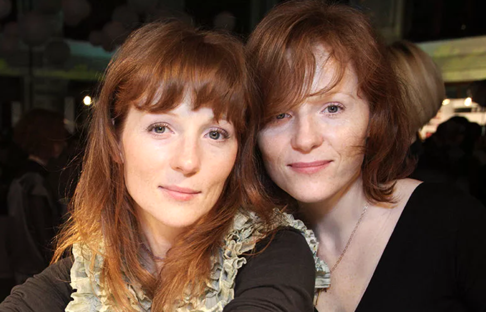 на фото слева Ксения Кутепова, справа на фото Полина Кутепова