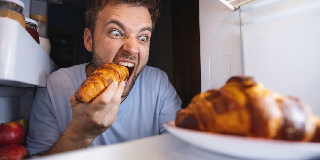 Почему ужин за 3 часа до сна спасает сердце: научный факт, который меняет все