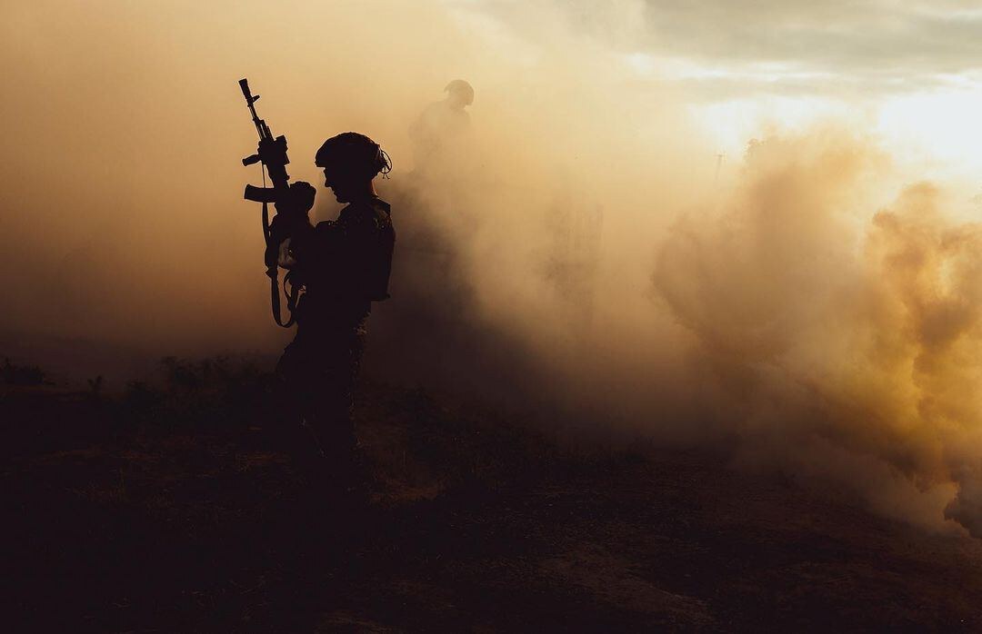    ВСУ украинские войска солдаты военные лето в дыму