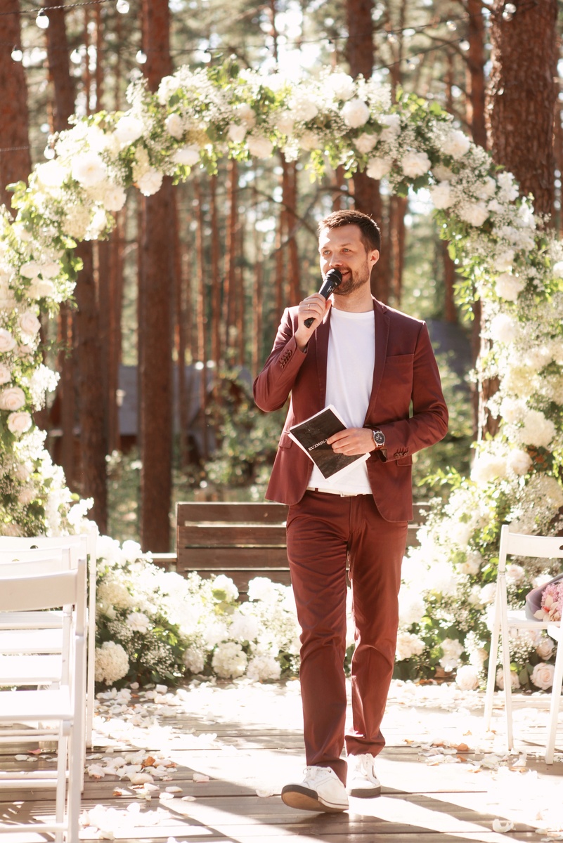 Ведущий церемонии Александр Кузьмин