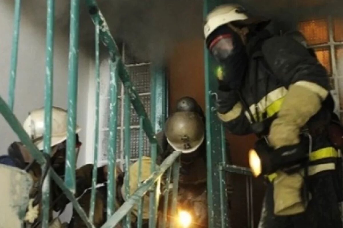    Огонь перекинулся со 2 на 3 этаж: женщина пострадала при пожаре в Воронеже