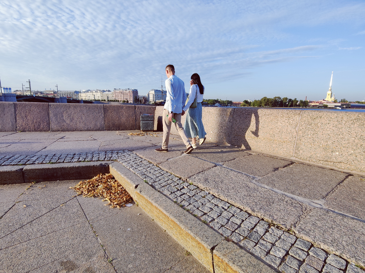 Дорожный гранитный бордюр