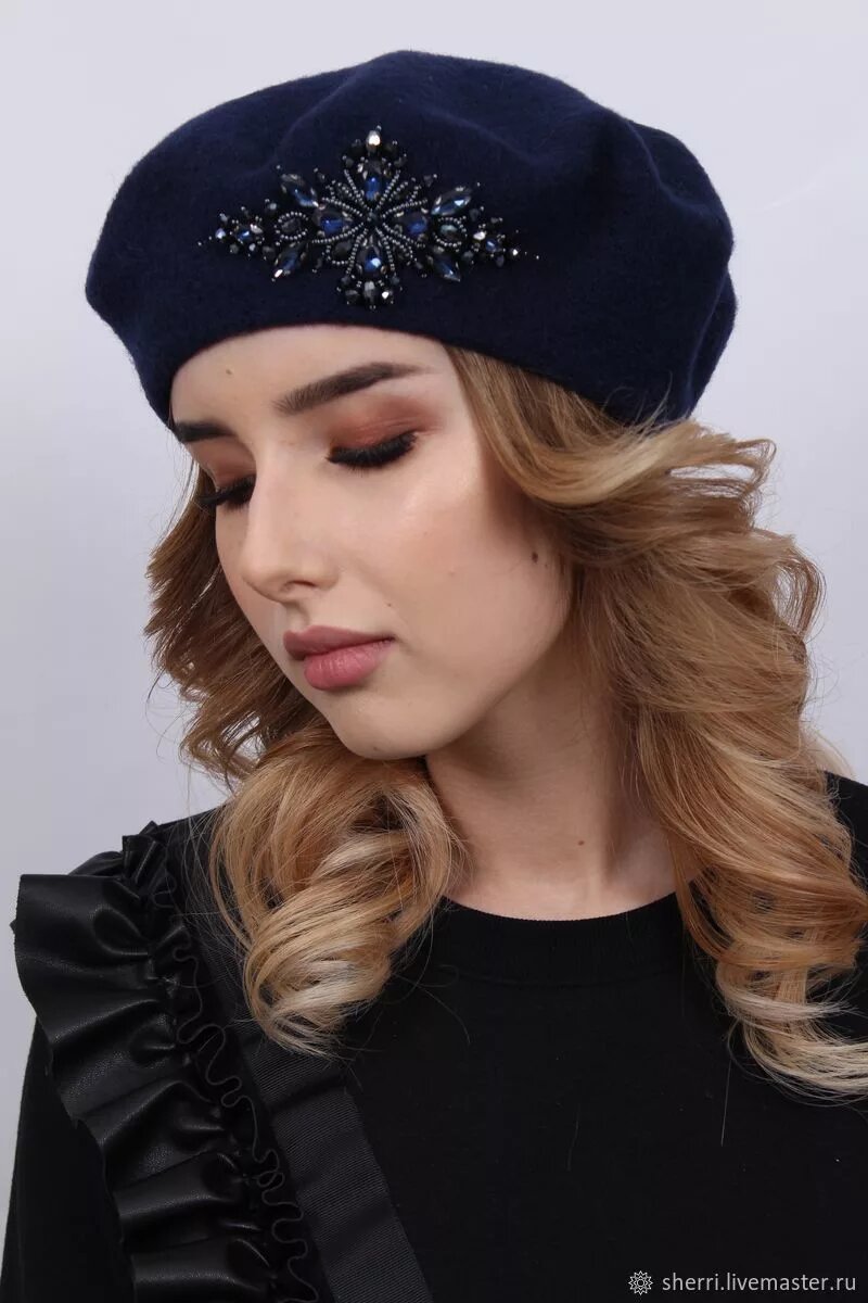 У меня берет объемней этого и чуть темнее и вышивку мне нужно будет делать более однотонную 