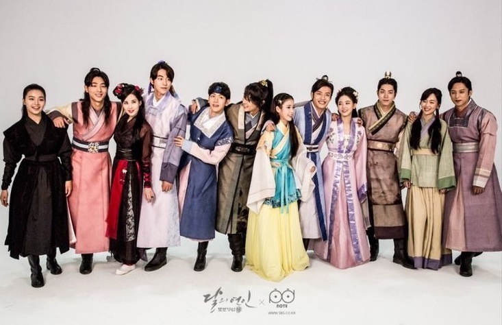 Дружная корейская семья на фотосессии