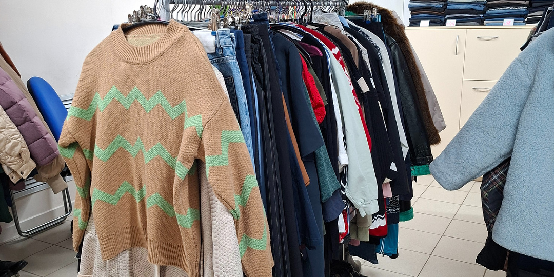 Благотворительный секонд – в чем отличие от комиссионки? Обзор магазина "Круговорот" в Вологде