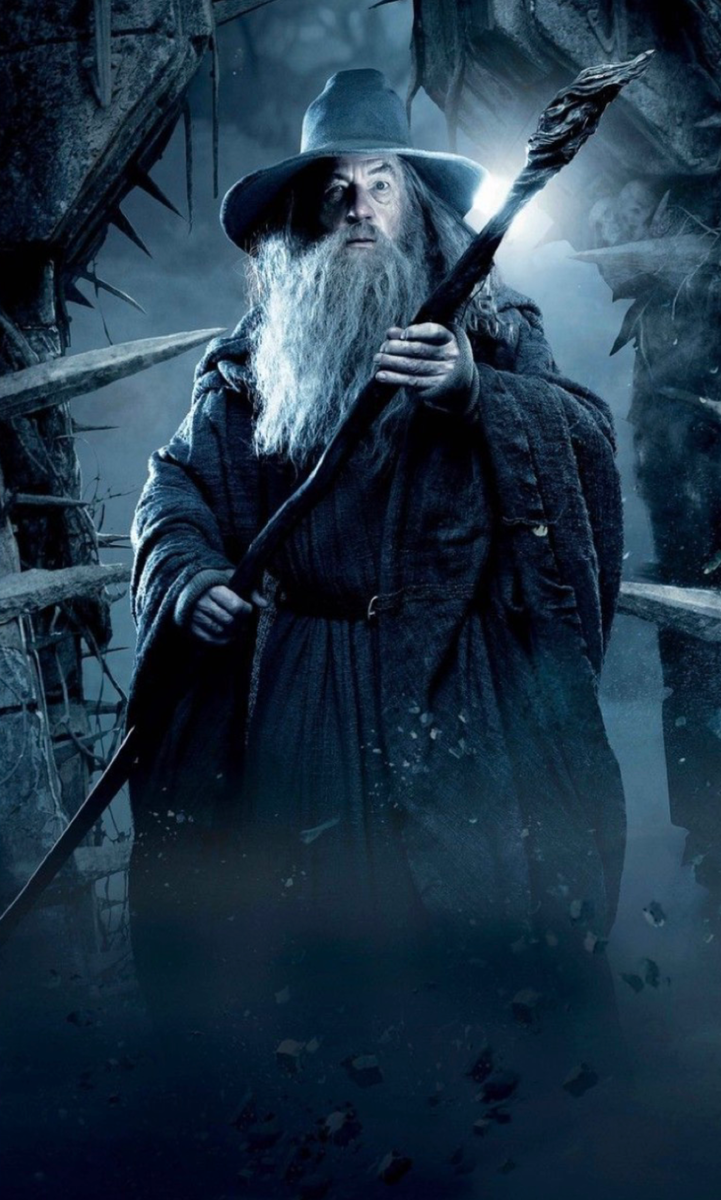 В оригинальных книгах Толкина Король-чародей не погиб в той битве и бежал на юг, а гробницы — вымышленный элемент экранизации для драмы. Гэндальф ищет следы Назгулов в Рудауре, но без таких деталей.