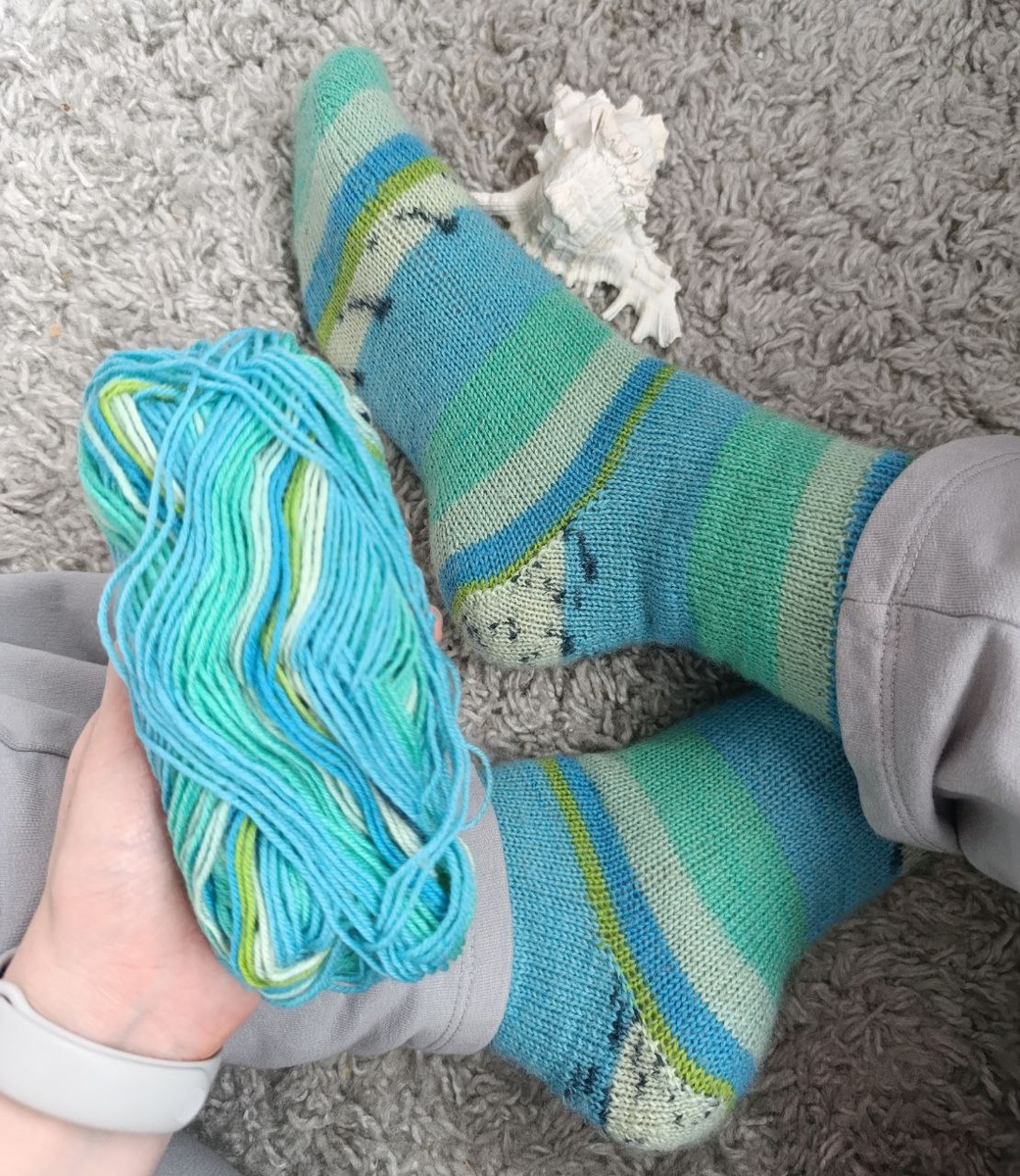 Оттенки напоминают море в солнечный день