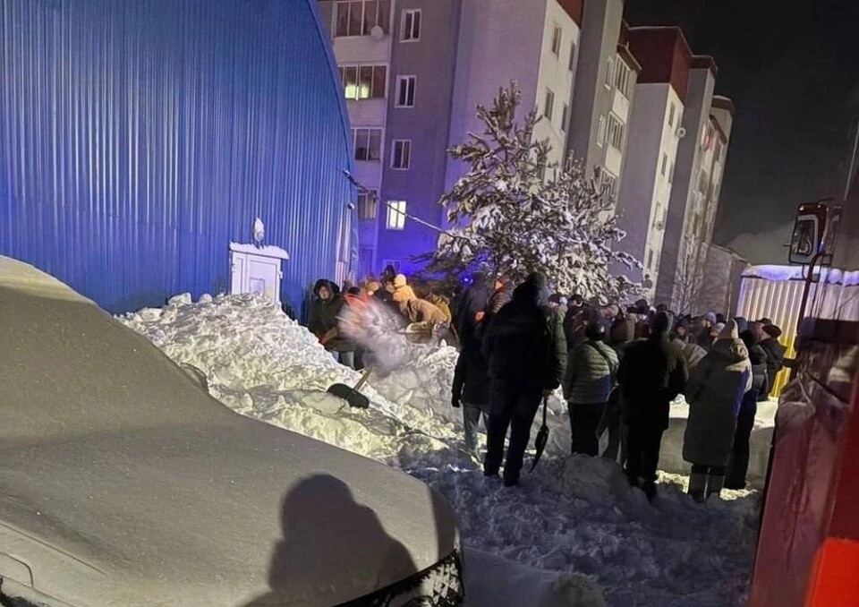    Прохожие и очевидцы бросились на помощь. Фото: КП-Югра