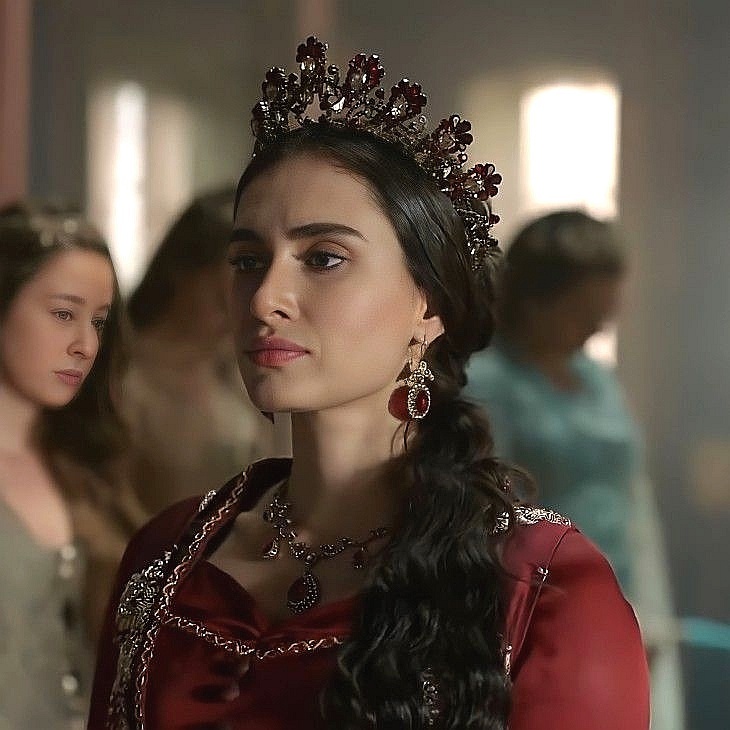 Валиде Турхан.