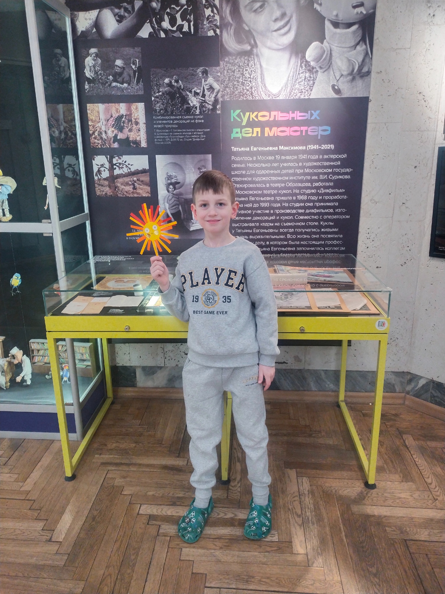 Были на традиционной Масленице в РГДБ. И я поняла, что Максим вырос. Ему уже не по возрасту эти хороводы. В игру вступает Мира, она как раз доросла 