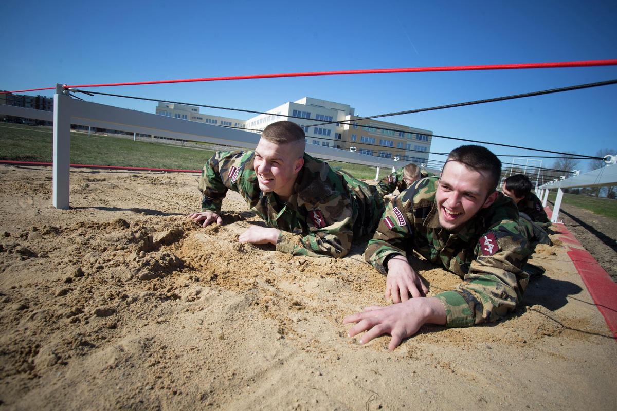 Члены молодежной военизированной организации Яунсардзе © Public domain / Liepāja fotogrāfijās