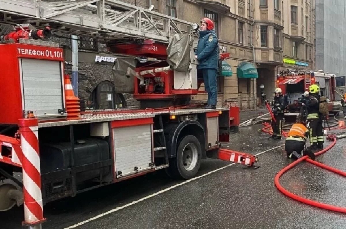    Унёсший жизнь человека пожар на юге Петербурга тушили свыше 4 часов