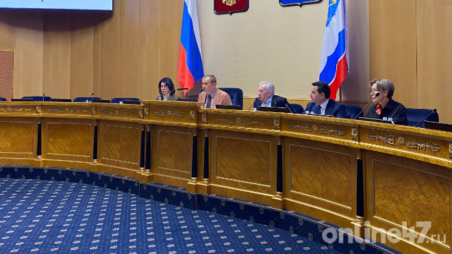 Фото: https://online47.ru/2026/02/24/gubernator-lenoblasti-provodit-zasedanie-s-deputatami-zaksobraniya-230825