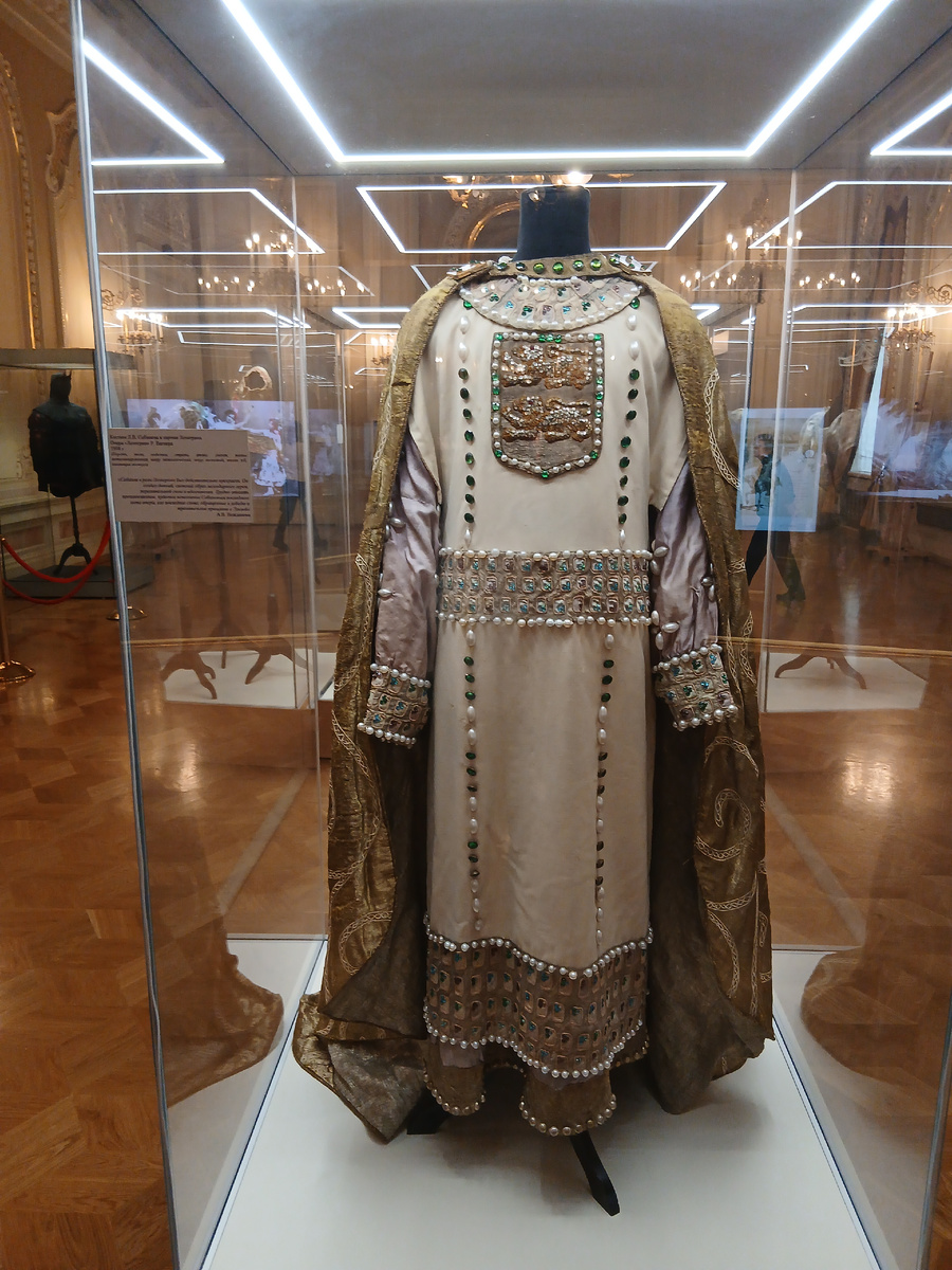 Костюм Л.В. Собинова к партии Лоэнгрина. Опера Р. Вагнера "Лоэнгрин". 1908.