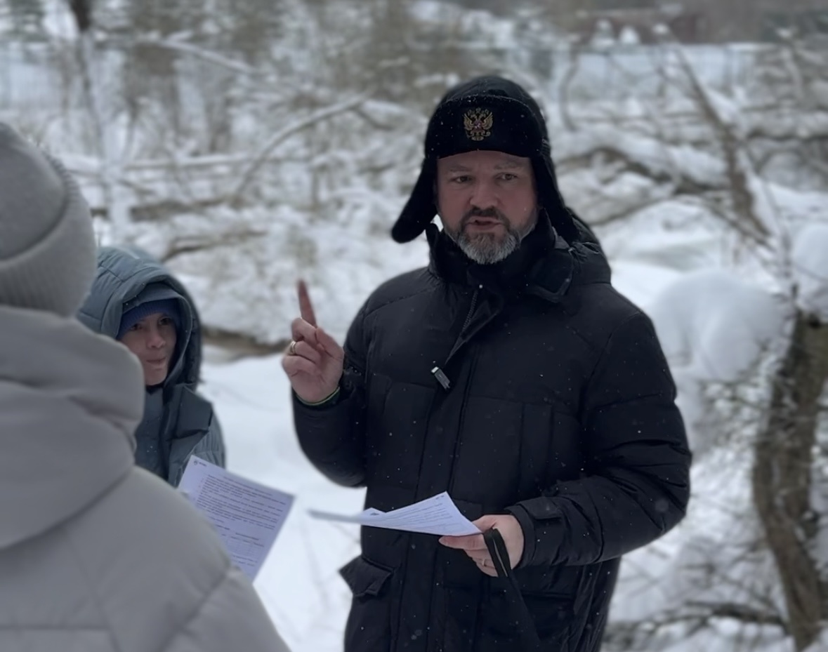 Дмитрий Владимирович на снежном практикуме с учениками