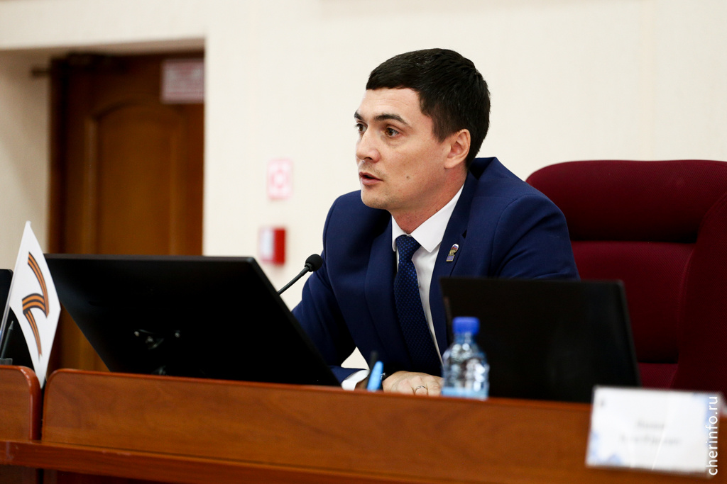    Его отставку сегодня приняли депутаты на заседании Гордумы. Роман Маслов оставил пост по собственному желанию.