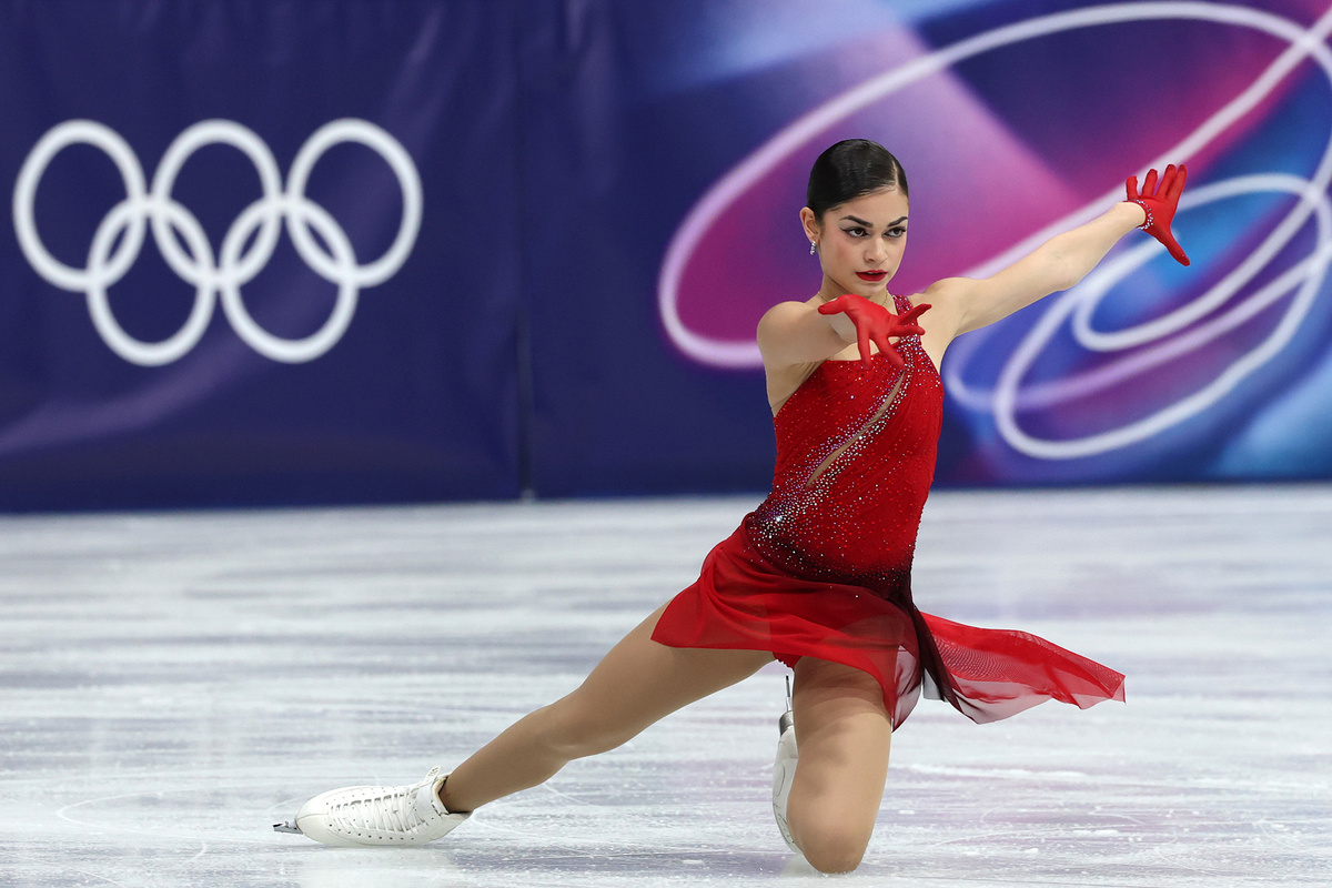    Аделия Петросян во время исполнения произвольной программы на зимней Олимпиаде в Милане, 19 февраля 2026 года