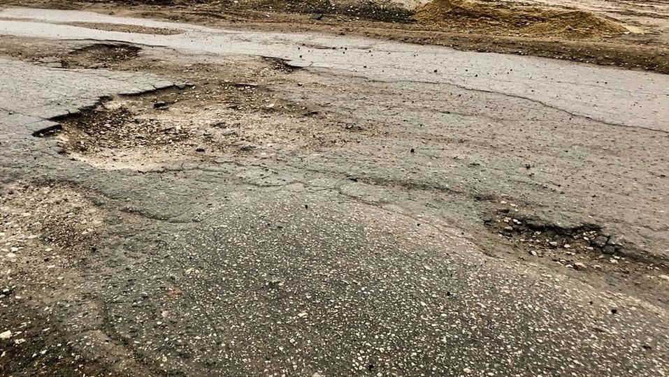    «По бокам валяются подвески»: как выглядит дорога, по которой реанимобили везут пациентов в больницу Ростова   1MI