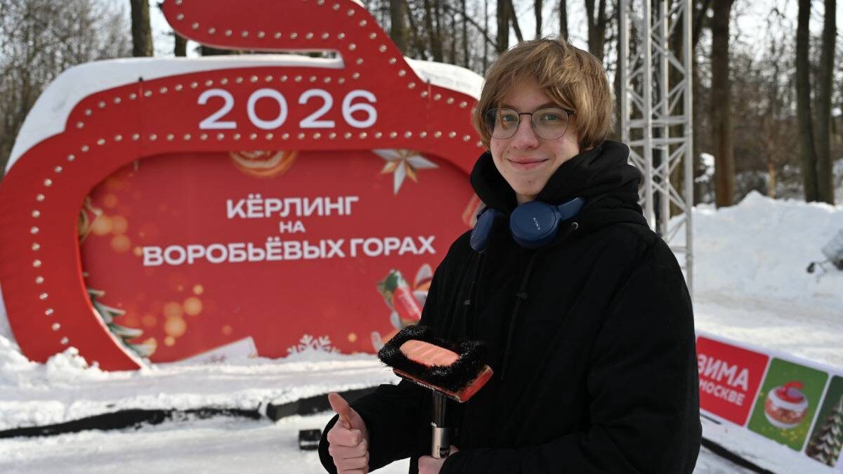    Участник мастер-класса 14-летний москвич Михаил Колтаков / Фото: Александр Кочубей / Вечерняя Москва