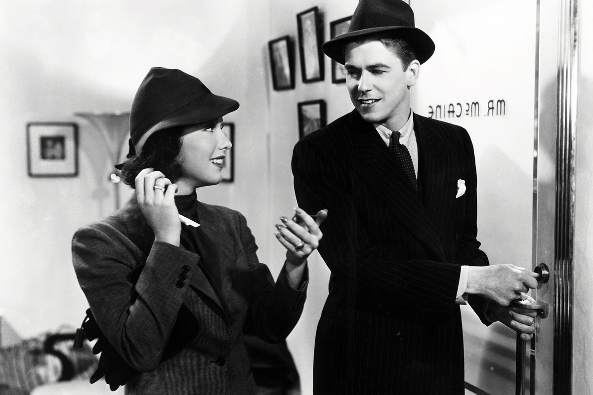 На фото: Рональд Рейган и Джун Трэвис в картине «Любовь в прямом эфире» (1937) ©Warner Bros. Pictures 
