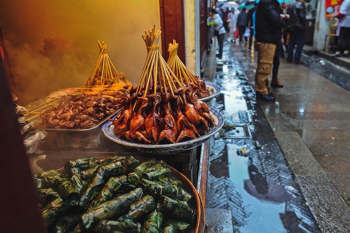 Из разнообразия китайской еды сложно выбрать. Источник: Fotokon / Shutterstock / FOTODOM📷
