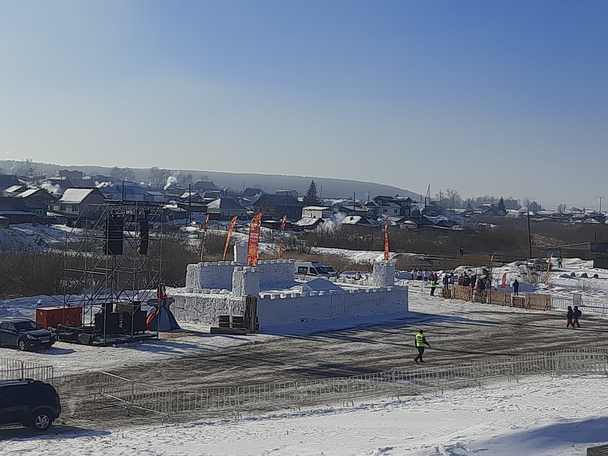 Снежный городок готов к взятию